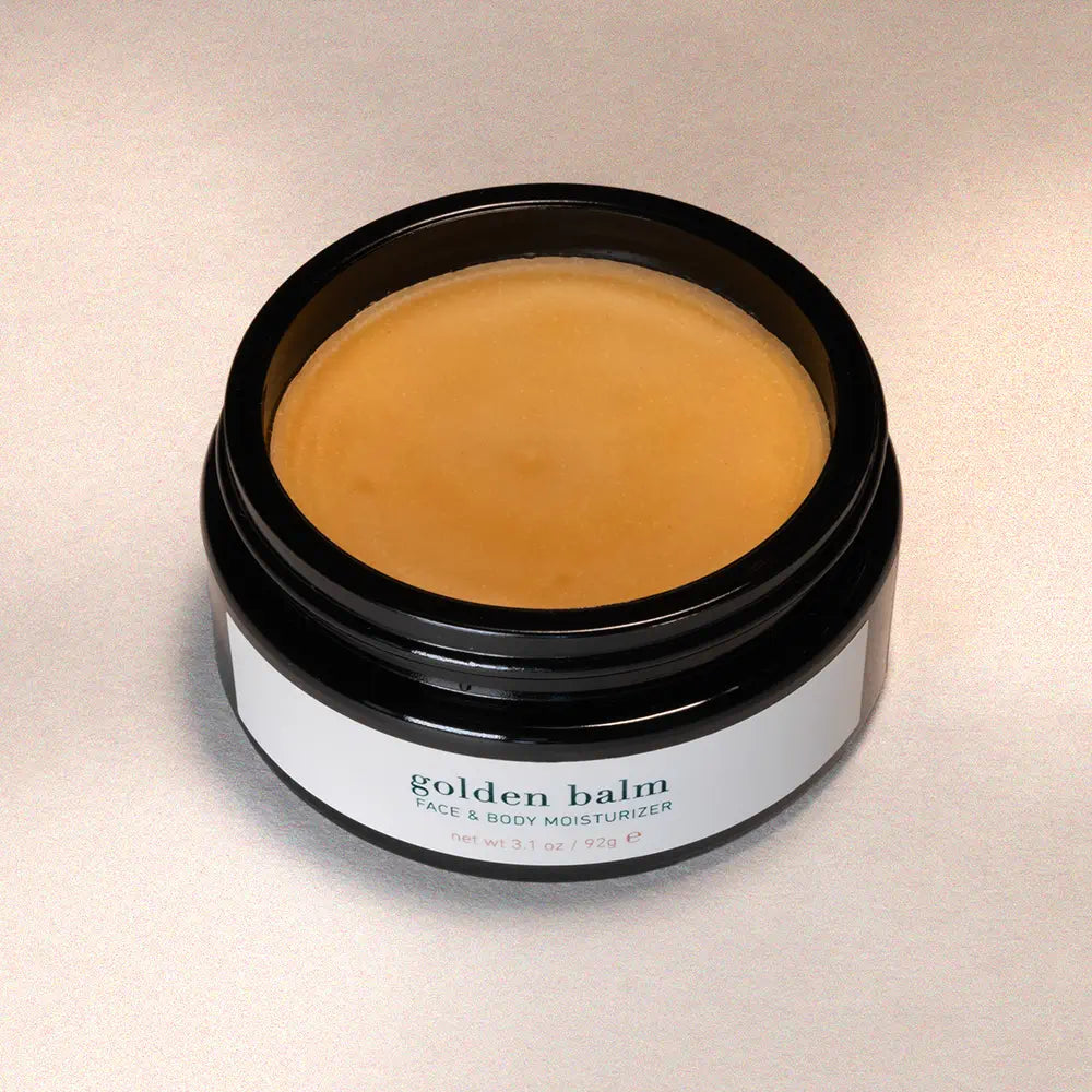 Åpen krukke som viser Golden Balm